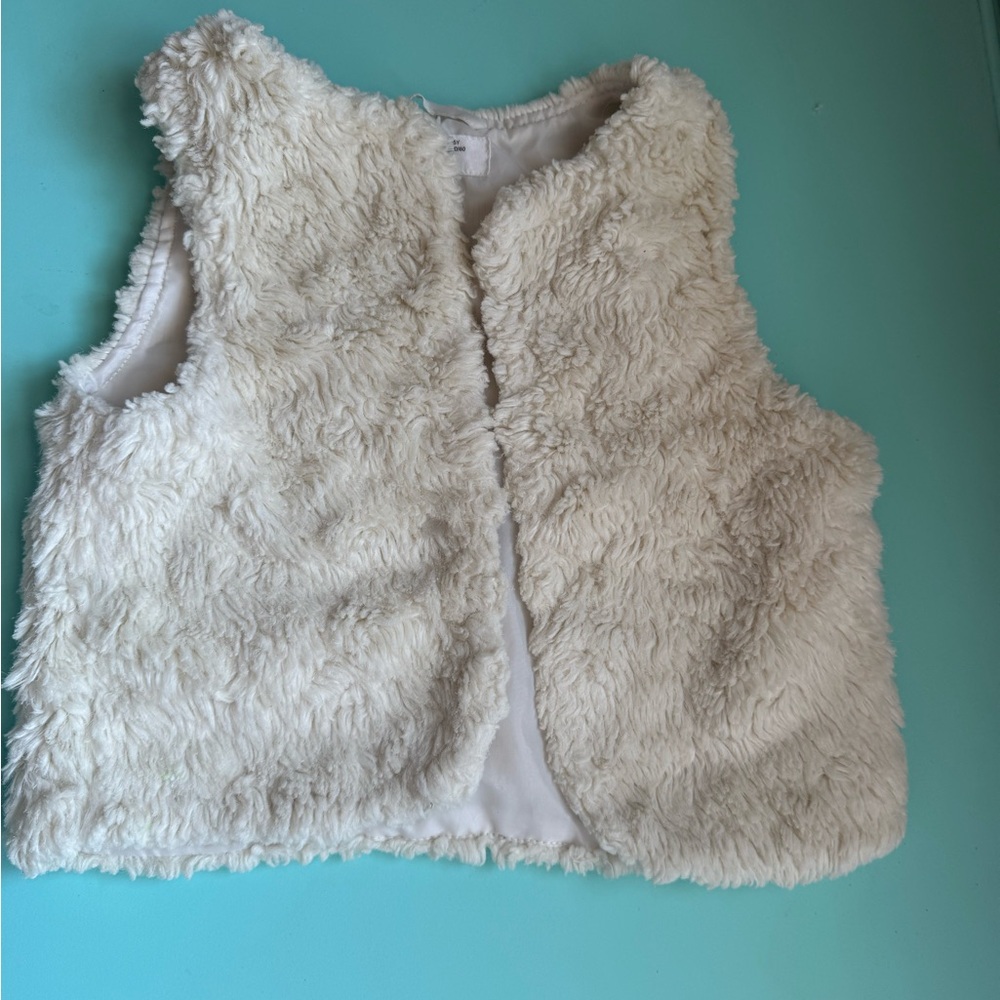 H&M Girls 4-5Y. Faux Fur Vest Plush Layer‎ in Ivory So Cute!